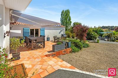 Maison - 222 m² - 8 pièces