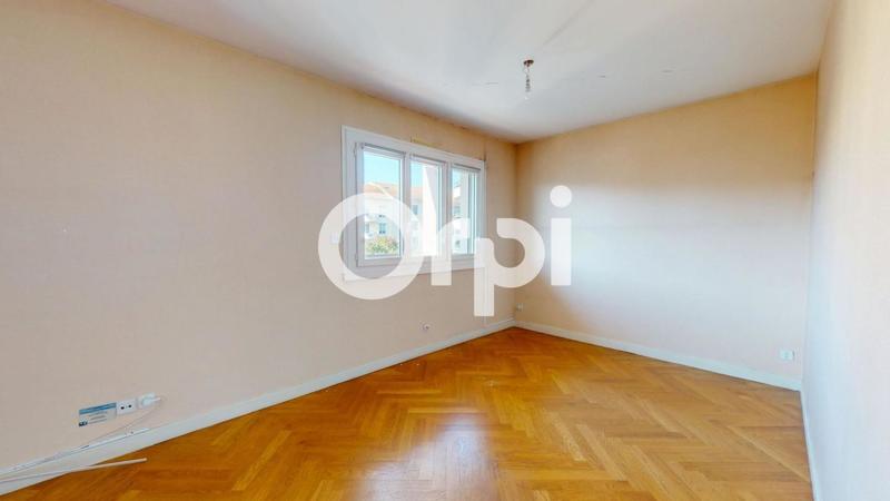 Appartement - 104 m² - 5 pièces