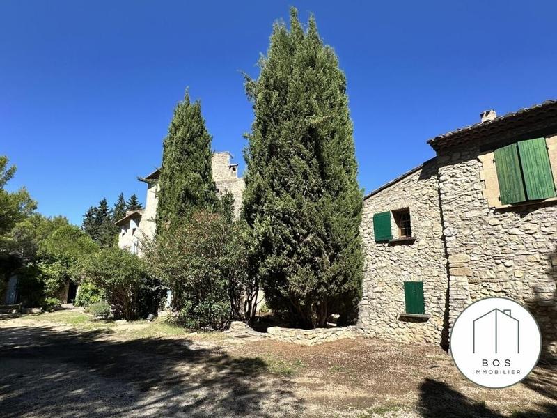 Maison - 418 m² - 12 pièces