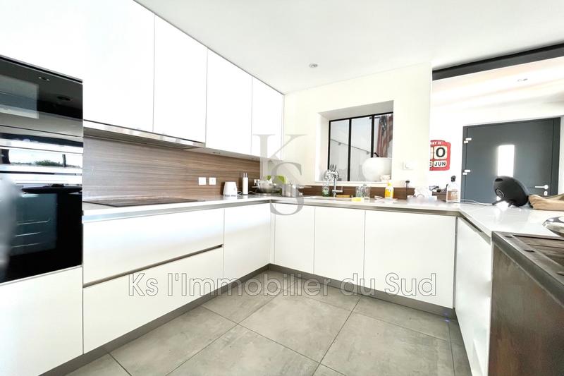 Villa - 297 m² - 9 pièces