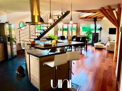 Maison - 216 m² - 7 pièces