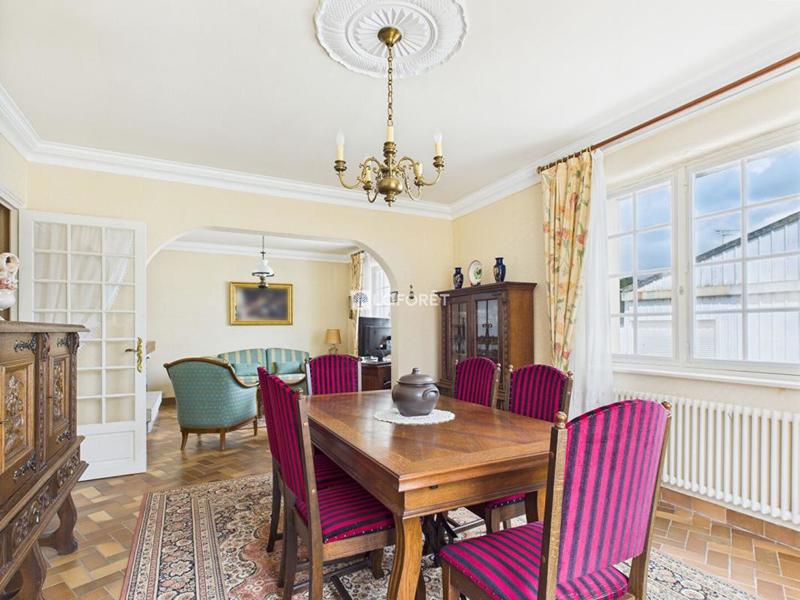 Maison - 204 m² - 10 pièces