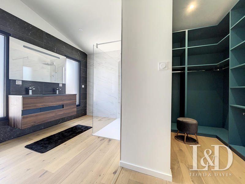 Villa - 216 m² - 5 pièces