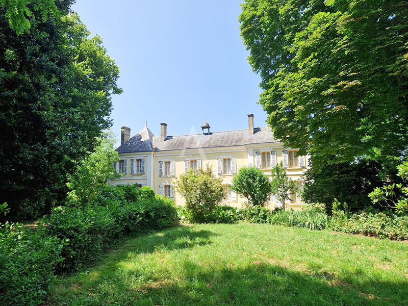 Maison - 208 m² - 8 pièces