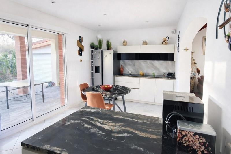 Maison - 250 m² - 8 pièces