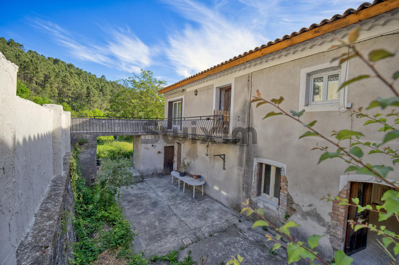 Maison de village - 138 m² - 9 pièces