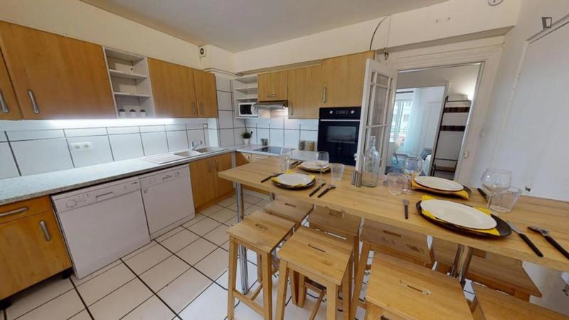 Chambre - 11 m² - 7 pièces