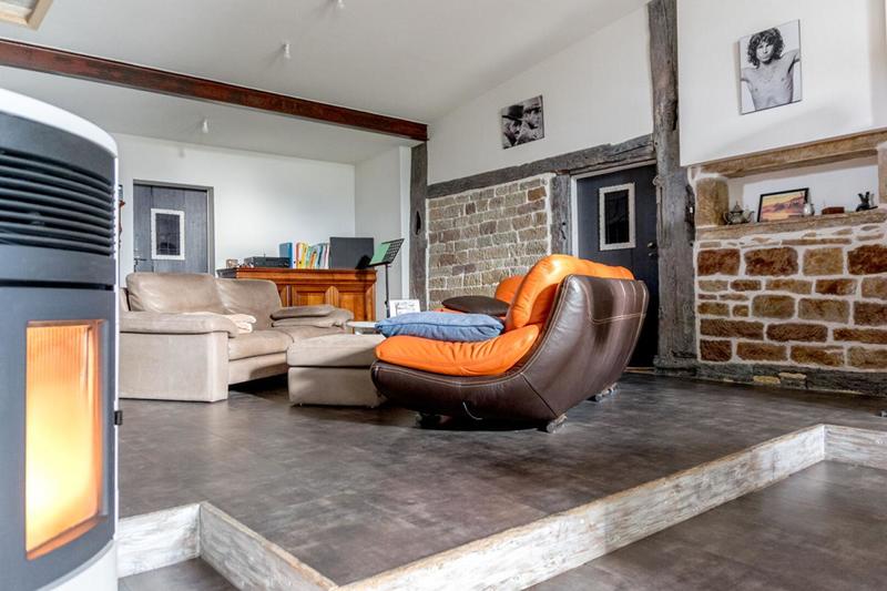 Maison - 220 m² - 8 pièces