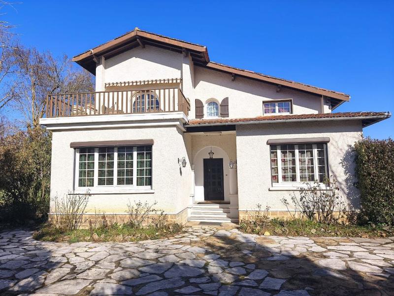 Villa - 302 m² - 13 pièces