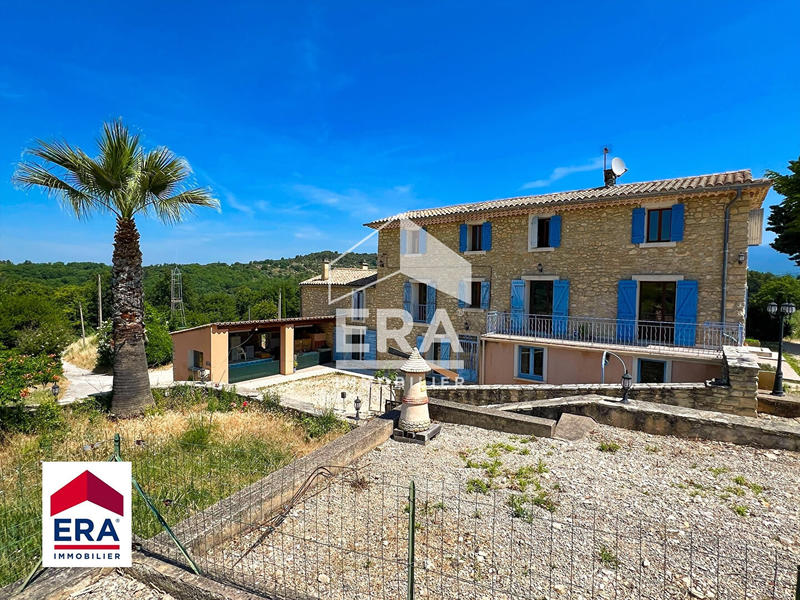 Maison - 250 m² - 15 pièces