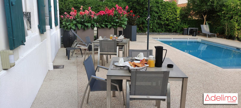 Maison - 408 m² - 12 pièces