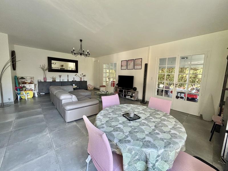 Maison - 205 m² - 5 pièces