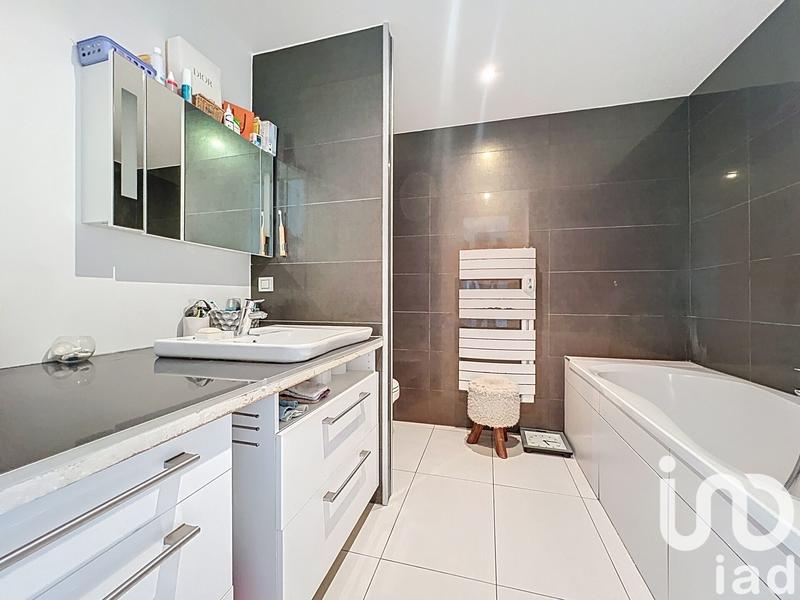 Maison - 220 m² - 8 pièces