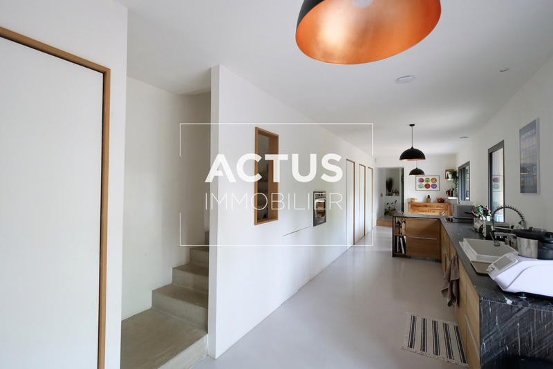 Maison - 182 m² - 6 pièces