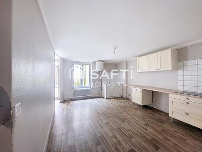 Maison - 158 m² - 8 pièces