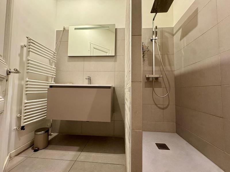 Appartement - 252 m² - 6 pièces