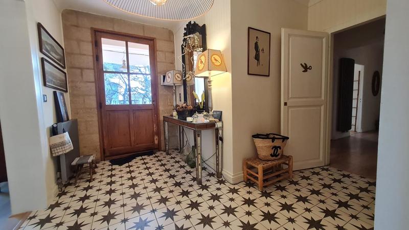 Maison - 230 m² - 8 pièces