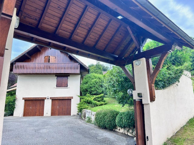 Villa - 197 m² - 9 pièces