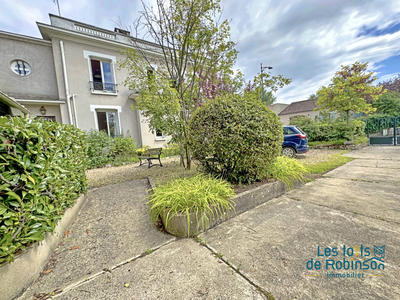 Maison - 240 m² - 10 pièces