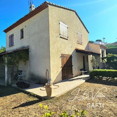 Maison - 100 m² - 6 pièces