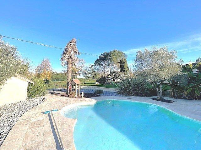 Maison - 222 m² - 10 pièces