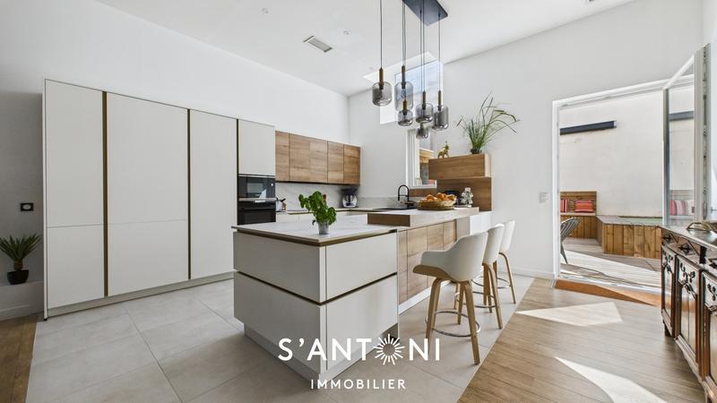 Duplex - 215 m² - 5 pièces