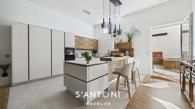 Duplex - 215 m² - 5 pièces