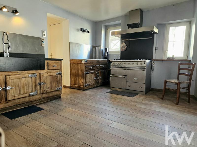 Maison - 278 m² - 11 pièces