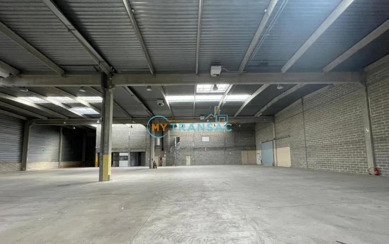 Entrepôt - 4 990 m²