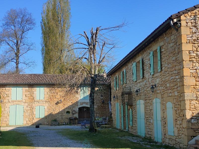 Maison - 360 m² - 19 pièces