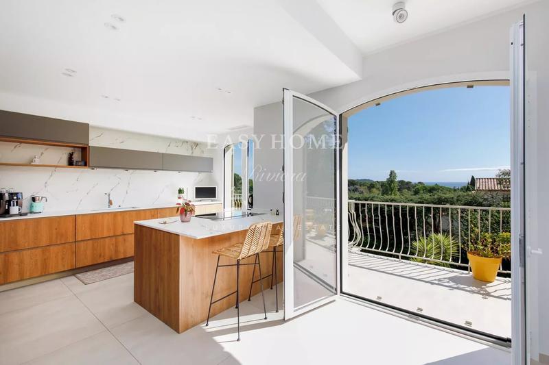 Maison - 300 m² - 8 pièces