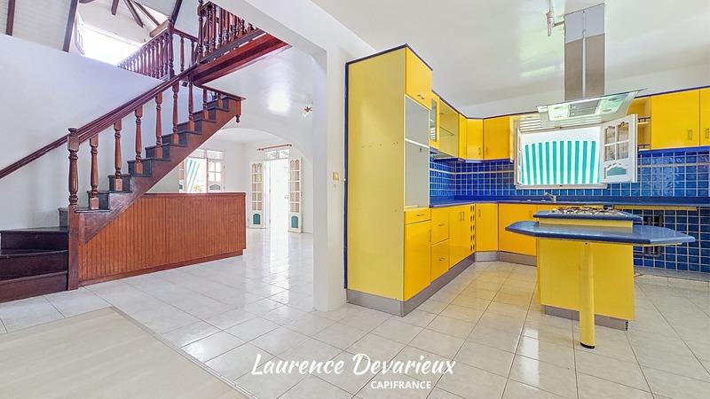 Maison - 204 m² - 5 pièces