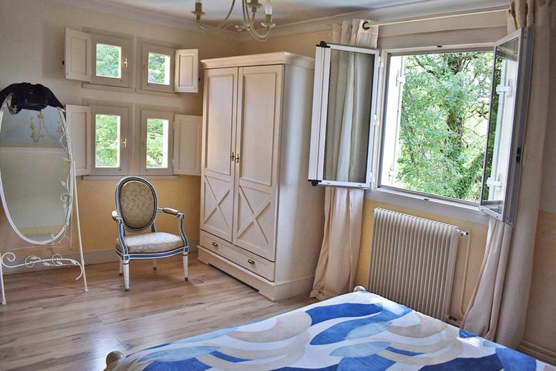 Maison - 213 m² - 10 pièces