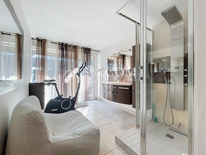 Maison - 182 m² - 8 pièces