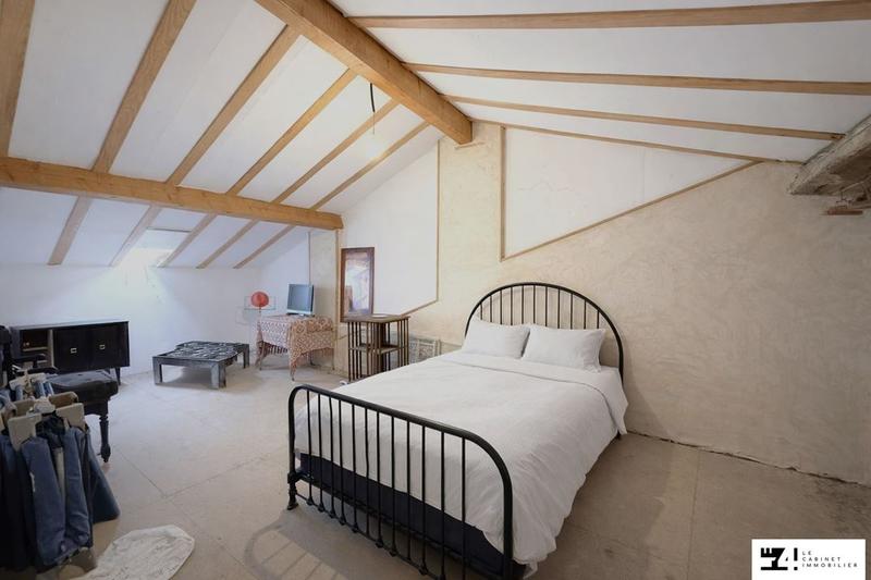 Maison traditionnelle - 305 m² - 7 pièces