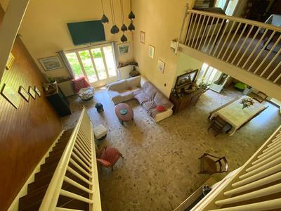 Maison - 330 m² - 9 pièces