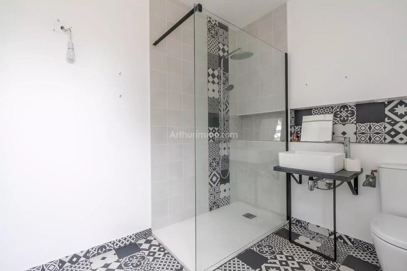 Maison - 223 m² - 8 pièces