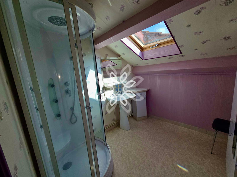 Propriété - 160 m² - 9 pièces