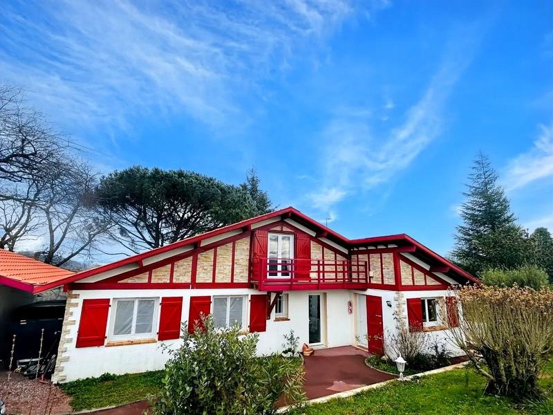 Maison - 215 m² - 6 pièces