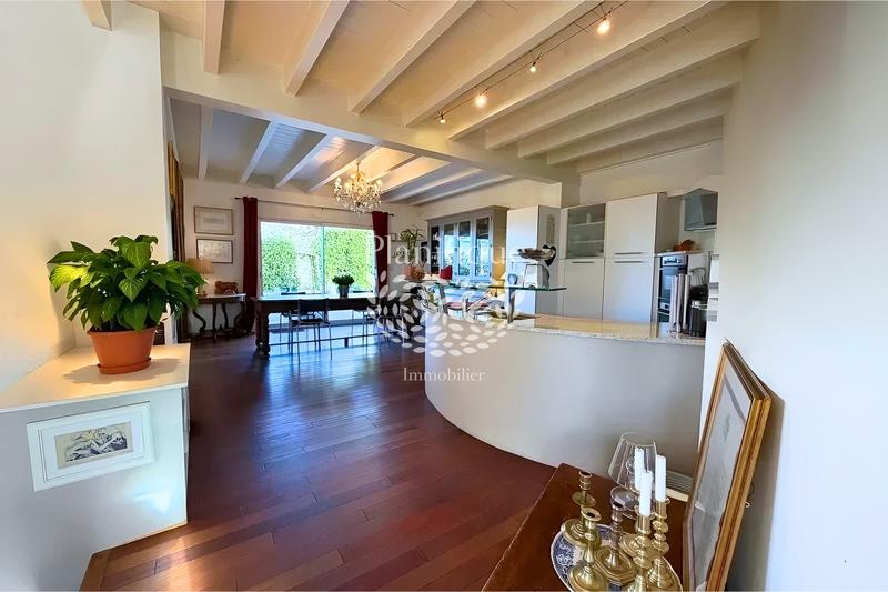 Maison - 306 m² - 7 pièces