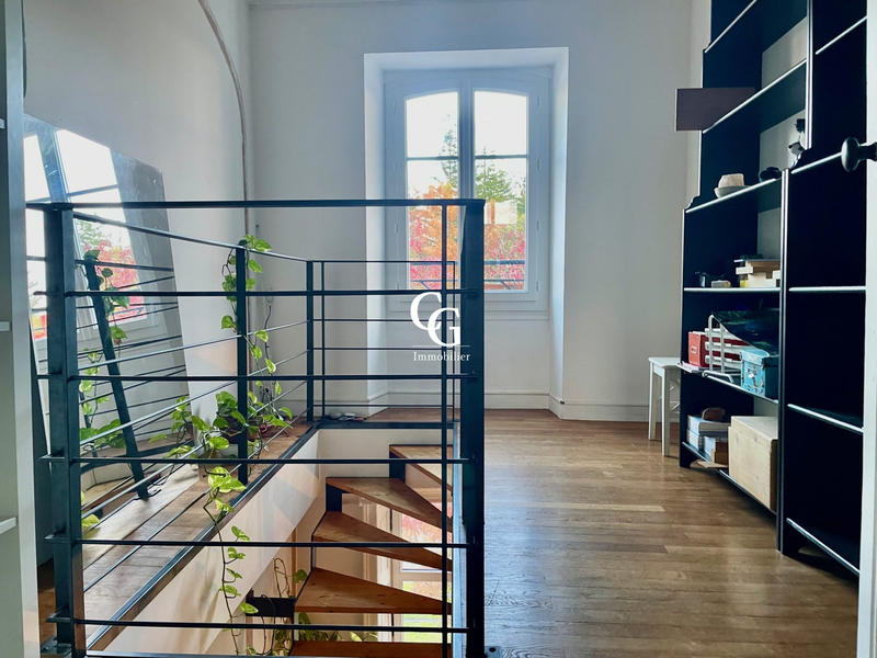 Duplex - 162 m² - 8 pièces