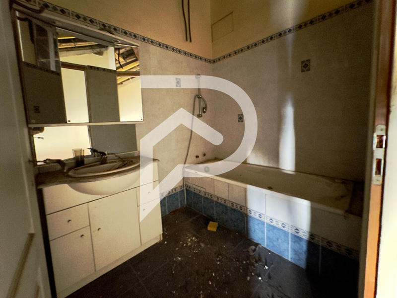 Immeuble - 65 m² - 7 pièces