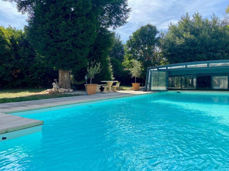 Maison de maîtres - 440 m² - 10 pièces