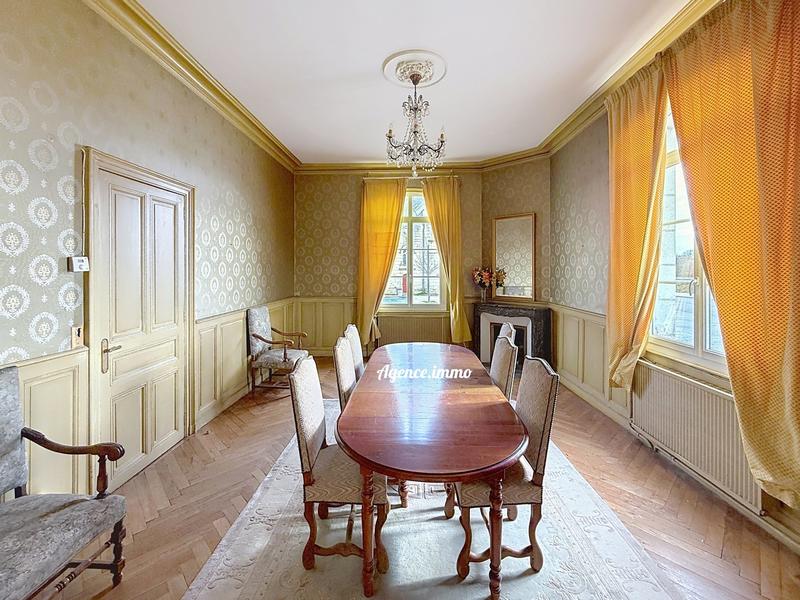 Maison - 258 m² - 10 pièces