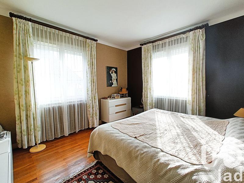 Maison - 210 m² - 6 pièces