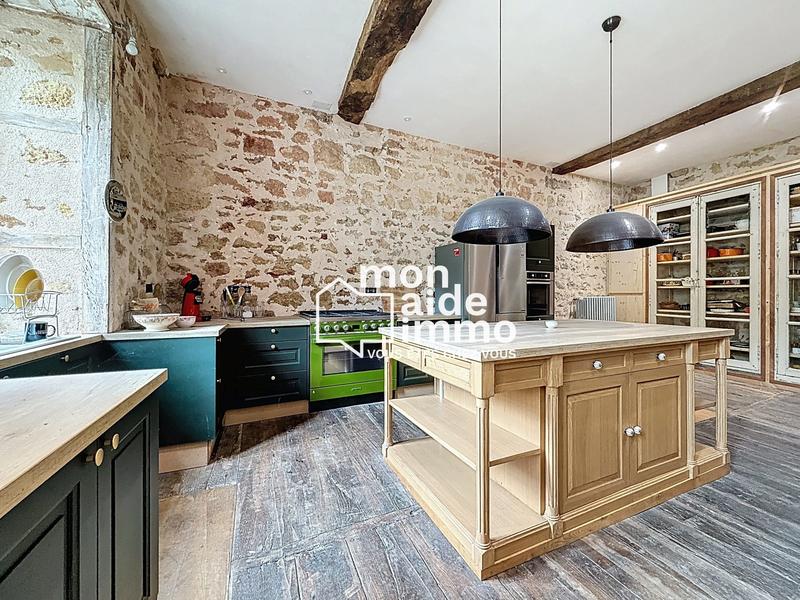 Maison - 300 m² - 12 pièces