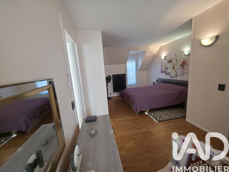 Maison - 222 m² - 7 pièces