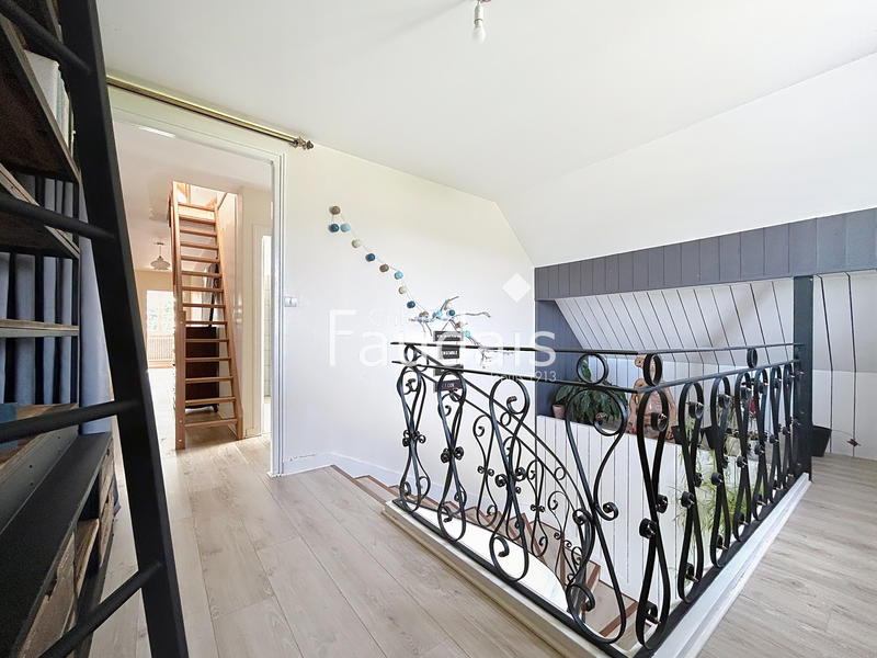 Maison - 233 m² - 10 pièces