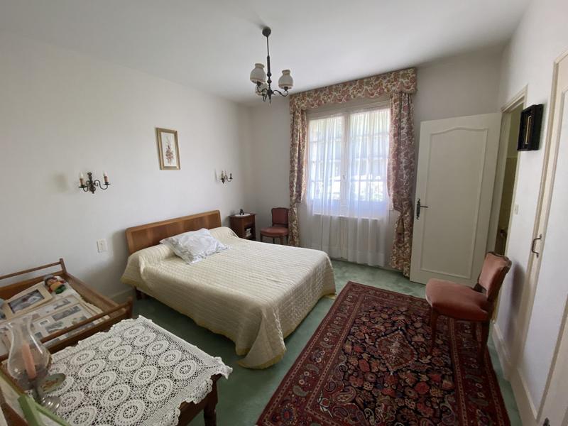 Maison traditionnelle - 277 m² - 9 pièces