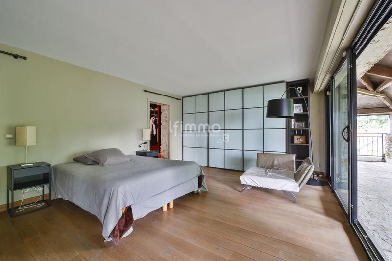 Propriété - 253 m² - 8 pièces